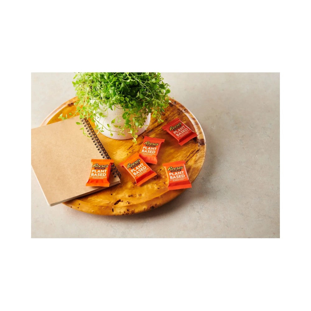 Reese's Oat Chocolate Confection & Peanut Butter Miniature Cups 127g